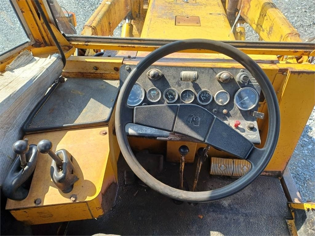 Retroescavadeira Massey Ferguson 50B traktorikaivuri: foto 13 Retroescavadeira Massey Ferguson 50B traktorikaivuri: foto 13