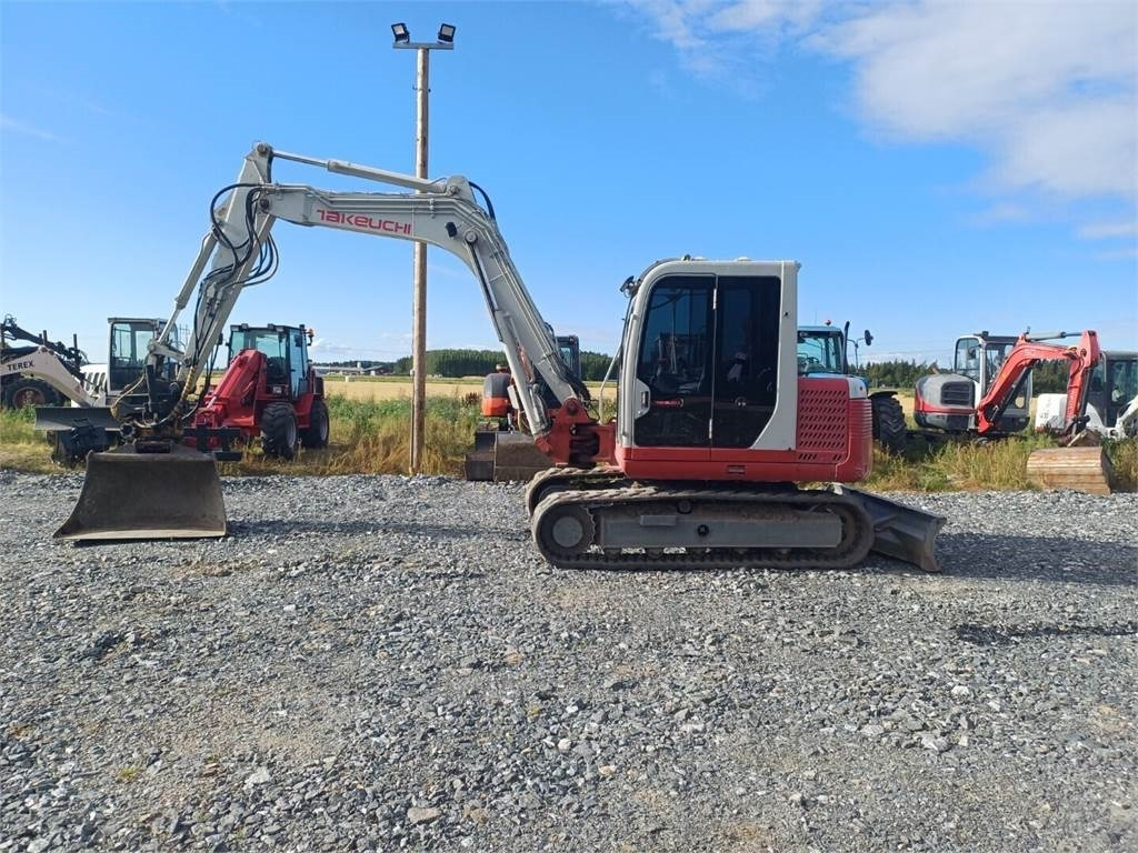 Takeuchi Tb175 Pyörittäjällä - Mini escavadeira: foto 2 Takeuchi Tb175 Pyörittäjällä - Mini escavadeira: foto 2