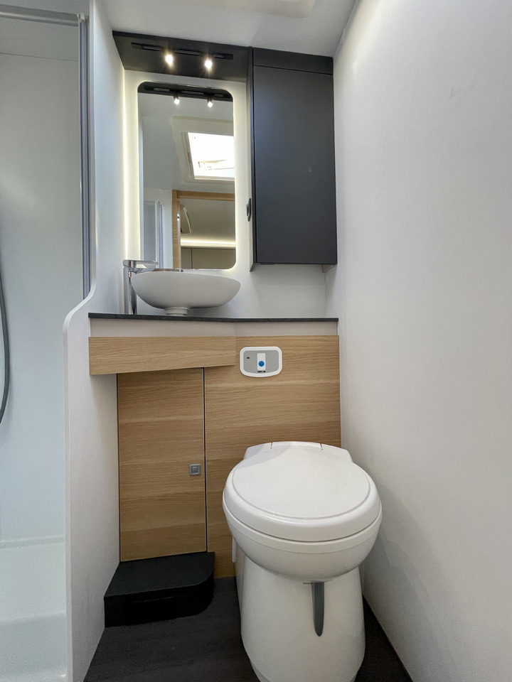 Autocaravana capucine ADRIA Coral XL 650 DK: foto 14 Autocaravana capucine ADRIA Coral XL 650 DK: foto 14