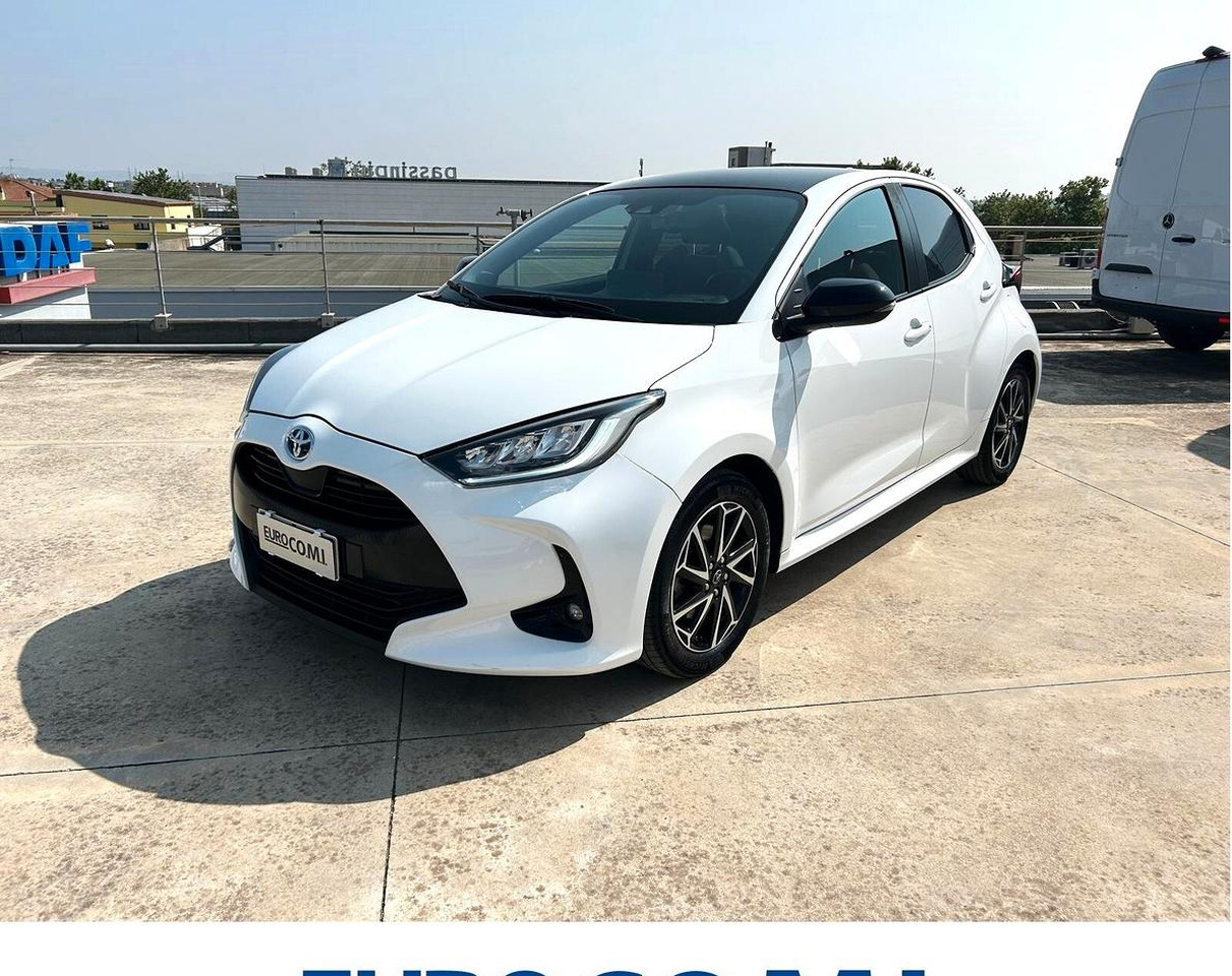 Toyota Yaris 1.5 Hybrid 5 porte Lounge - Sedã: foto 1 Toyota Yaris 1.5 Hybrid 5 porte Lounge - Sedã: foto 1