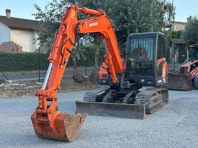 Doosan SOLAR 75V - Escavadeira: foto 1 Doosan SOLAR 75V - Escavadeira: foto 1