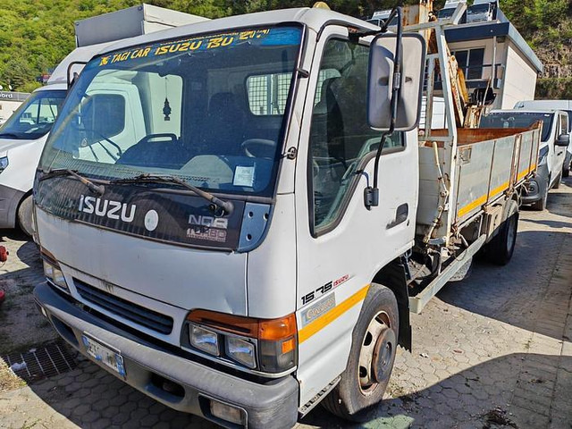 Isuzu 15.75 - Furgão basculante: foto 1 Isuzu 15.75 - Furgão basculante: foto 1