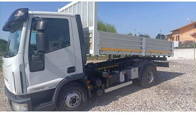 Iveco EUROCARGO 75E14 - Furgão basculante: foto 4 Iveco EUROCARGO 75E14 - Furgão basculante: foto 4