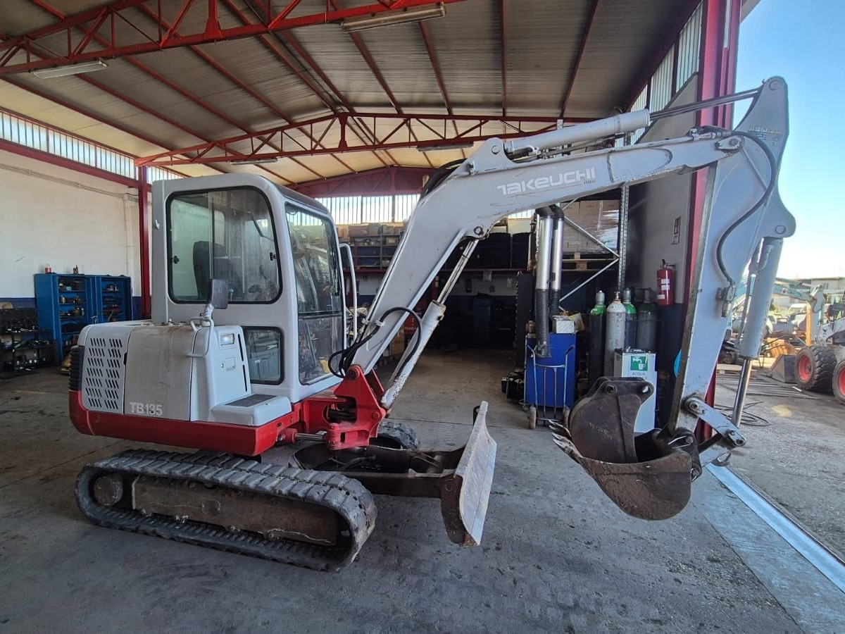 TAKEUCHI TB135 - Mini escavadeira: foto 1 TAKEUCHI TB135 - Mini escavadeira: foto 1