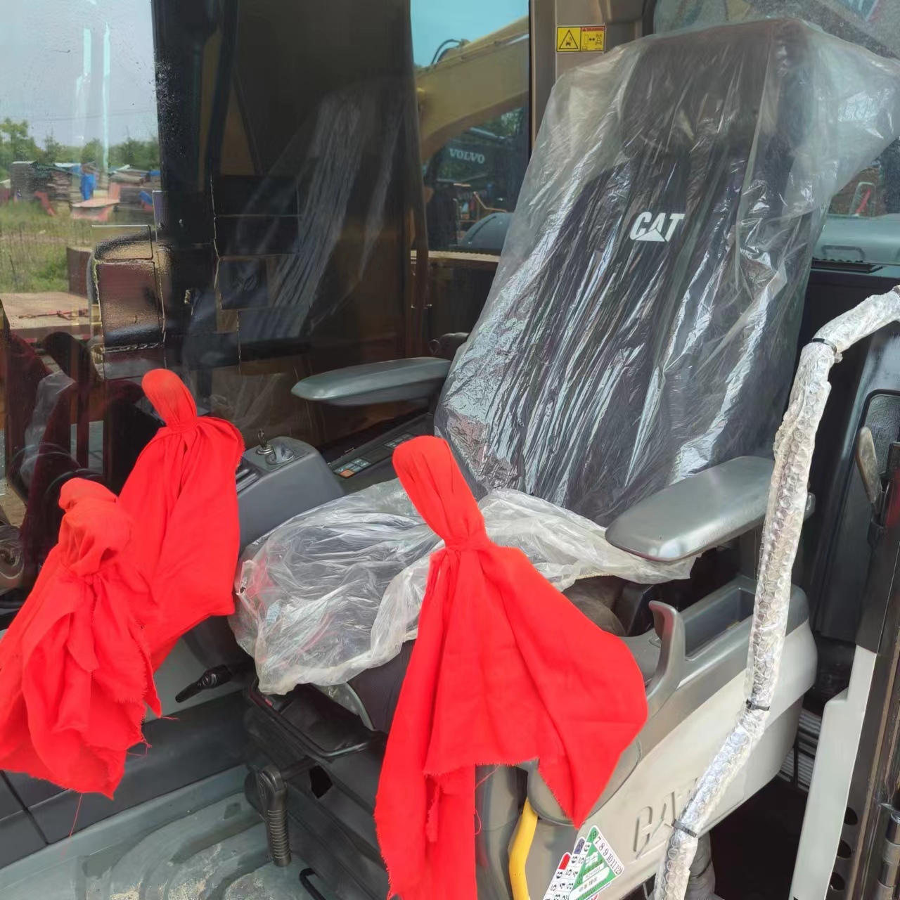 CATERPILLAR 323 - Escavadora de rastos: foto 5 CATERPILLAR 323 - Escavadora de rastos: foto 5