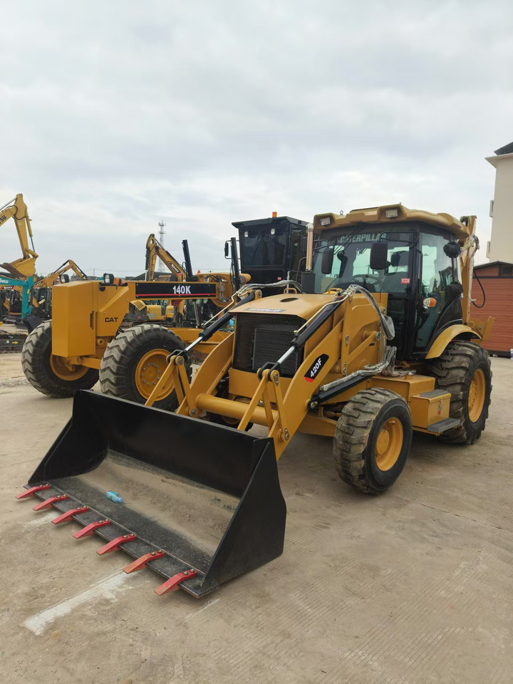 CATERPILLAR 420F - Retroescavadeira: foto 1 CATERPILLAR 420F - Retroescavadeira: foto 1