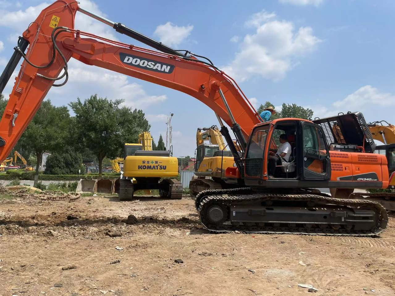Escavadora de rastos DOOSAN DX340: foto 8