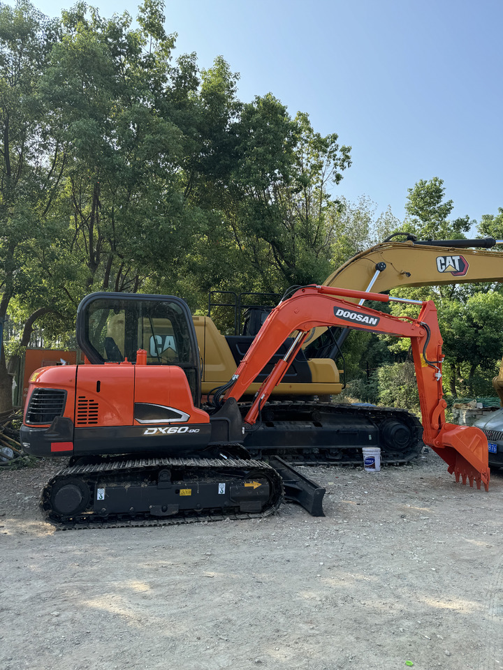 DOOSAN DX60 - Escavadora de rastos: foto 2 DOOSAN DX60 - Escavadora de rastos: foto 2