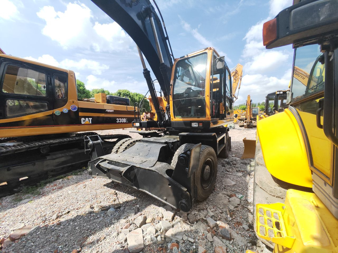 HYUNDAI R210W-9 - Escavadeira de rodas: foto 4 HYUNDAI R210W-9 - Escavadeira de rodas: foto 4