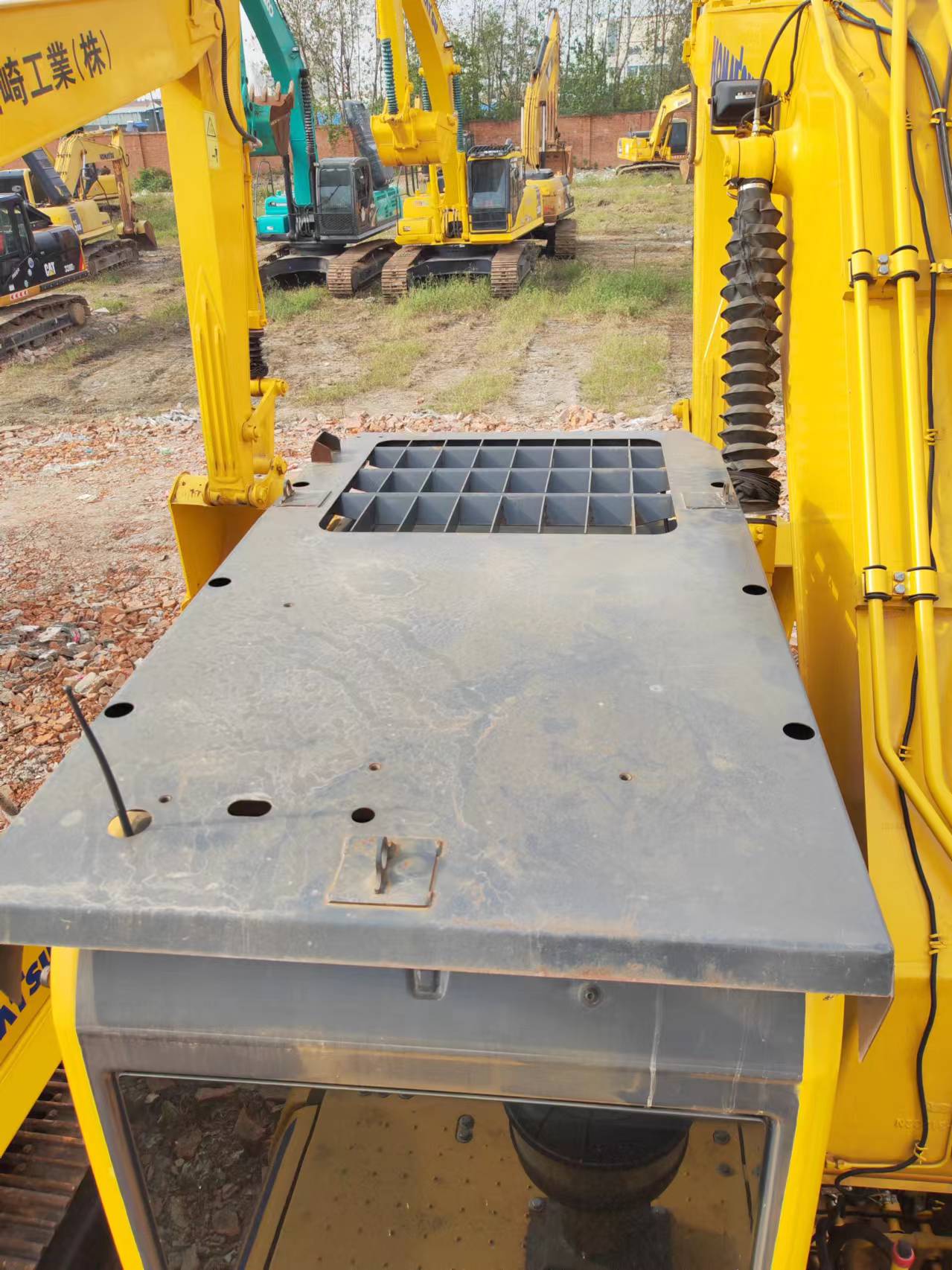 Escavadora de rastos KOMATSU PC200: foto 9