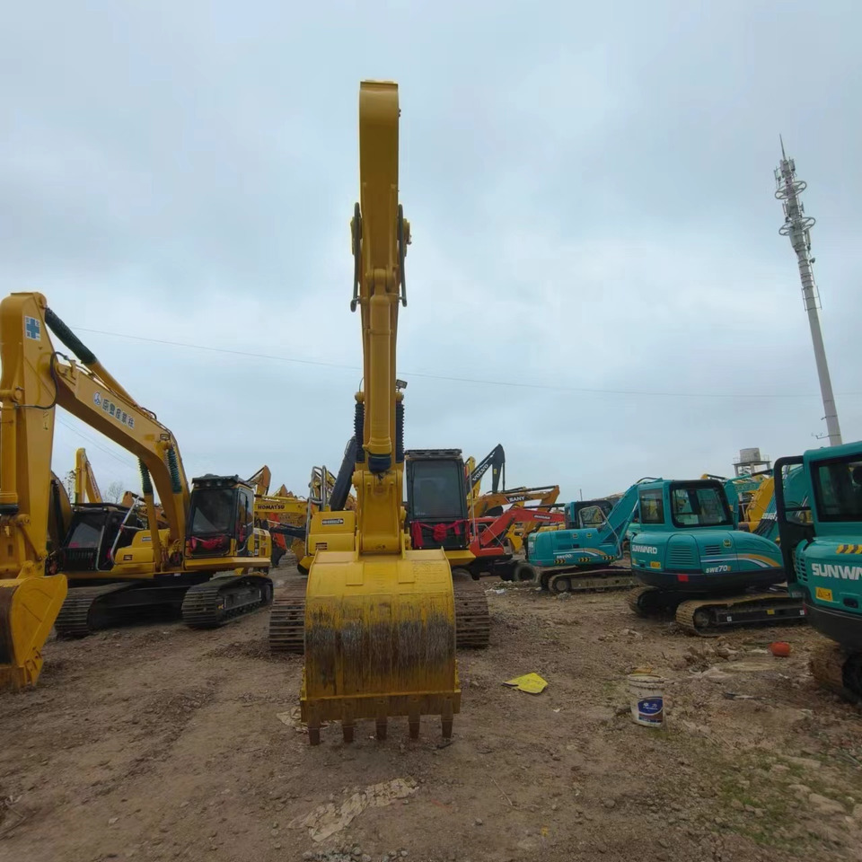 KOMATSU PC220-8 - Escavadora de rastos: foto 3 KOMATSU PC220-8 - Escavadora de rastos: foto 3