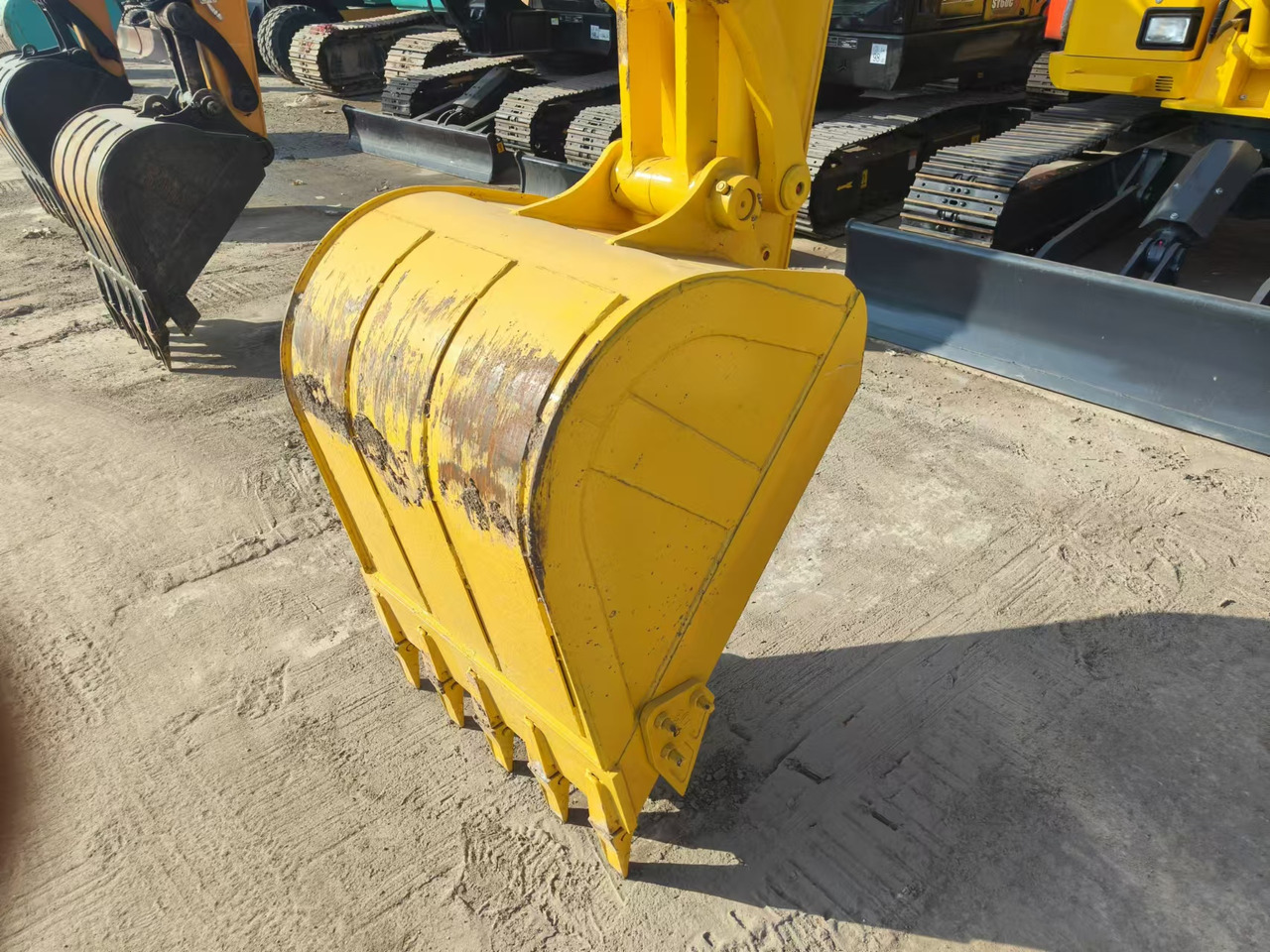 KOMATSU pc210 - Escavadora de rastos: foto 3 KOMATSU pc210 - Escavadora de rastos: foto 3