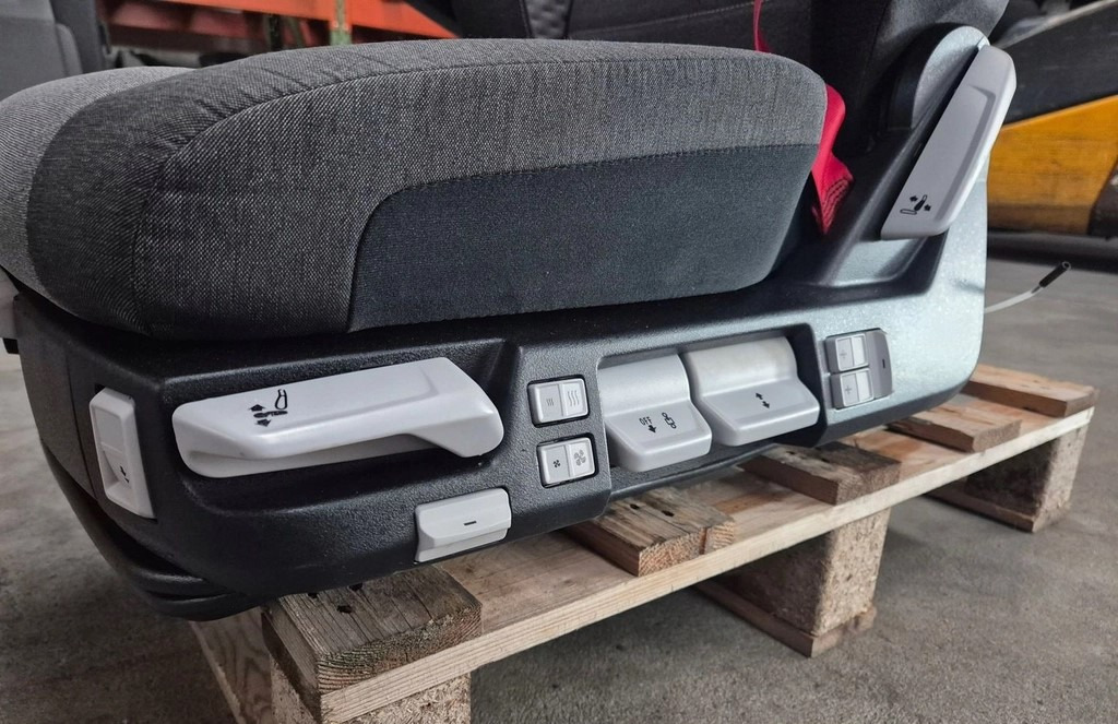 FOTEL PNEUMATYCZY SIEDZENIE KIEROWCY RENAULT RANGE GAMA T C K EVO LIFT - Banco: foto 4 FOTEL PNEUMATYCZY SIEDZENIE KIEROWCY RENAULT RANGE GAMA T C K EVO LIFT - Banco: foto 4