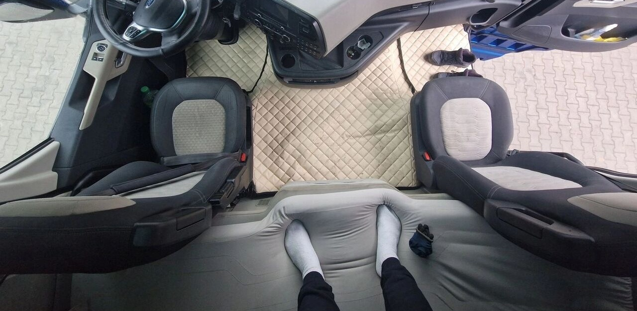 Ford KOMPLETNA F-MAX TRUCKS CARGO 500 for Ford FORD F-MAX TRUCKS CARGO 500 - Cabine: foto 3 Ford KOMPLETNA F-MAX TRUCKS CARGO 500 for Ford FORD F-MAX TRUCKS CARGO 500 - Cabine: foto 3