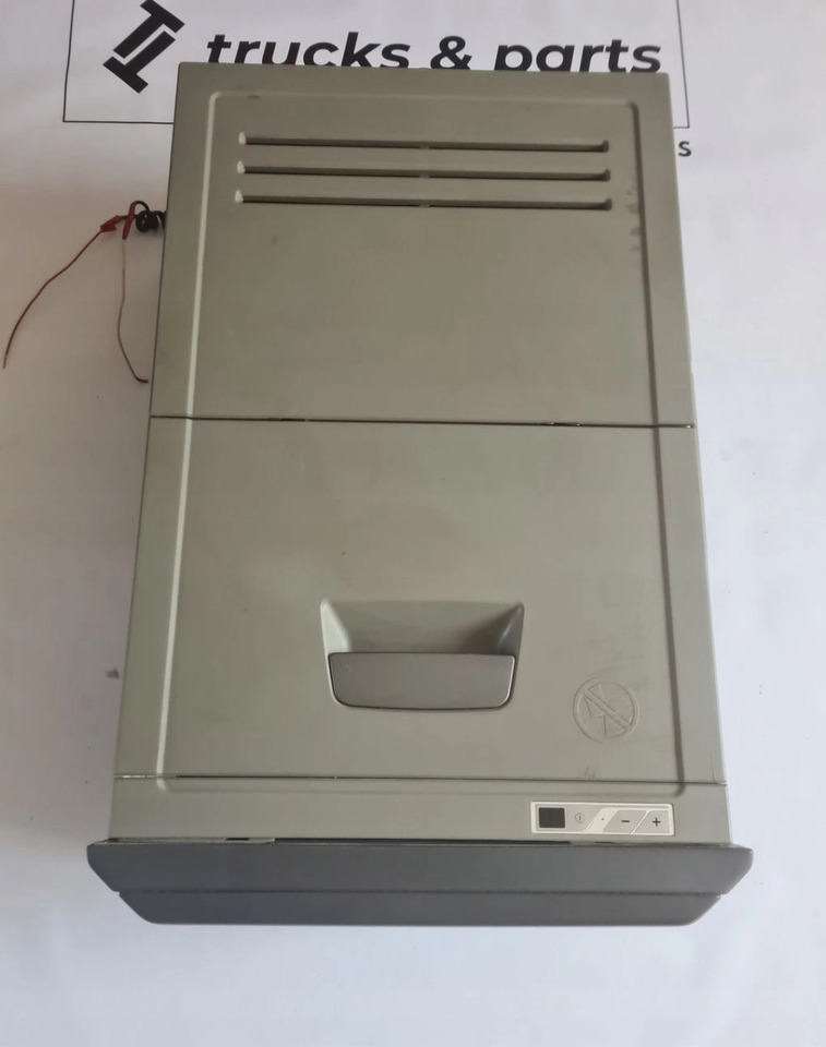 LODÓWKA CHŁODZIARKA VOLVO FH 13 LIFT  - Cabine e interior: foto 4 LODÓWKA CHŁODZIARKA VOLVO FH 13 LIFT  - Cabine e interior: foto 4