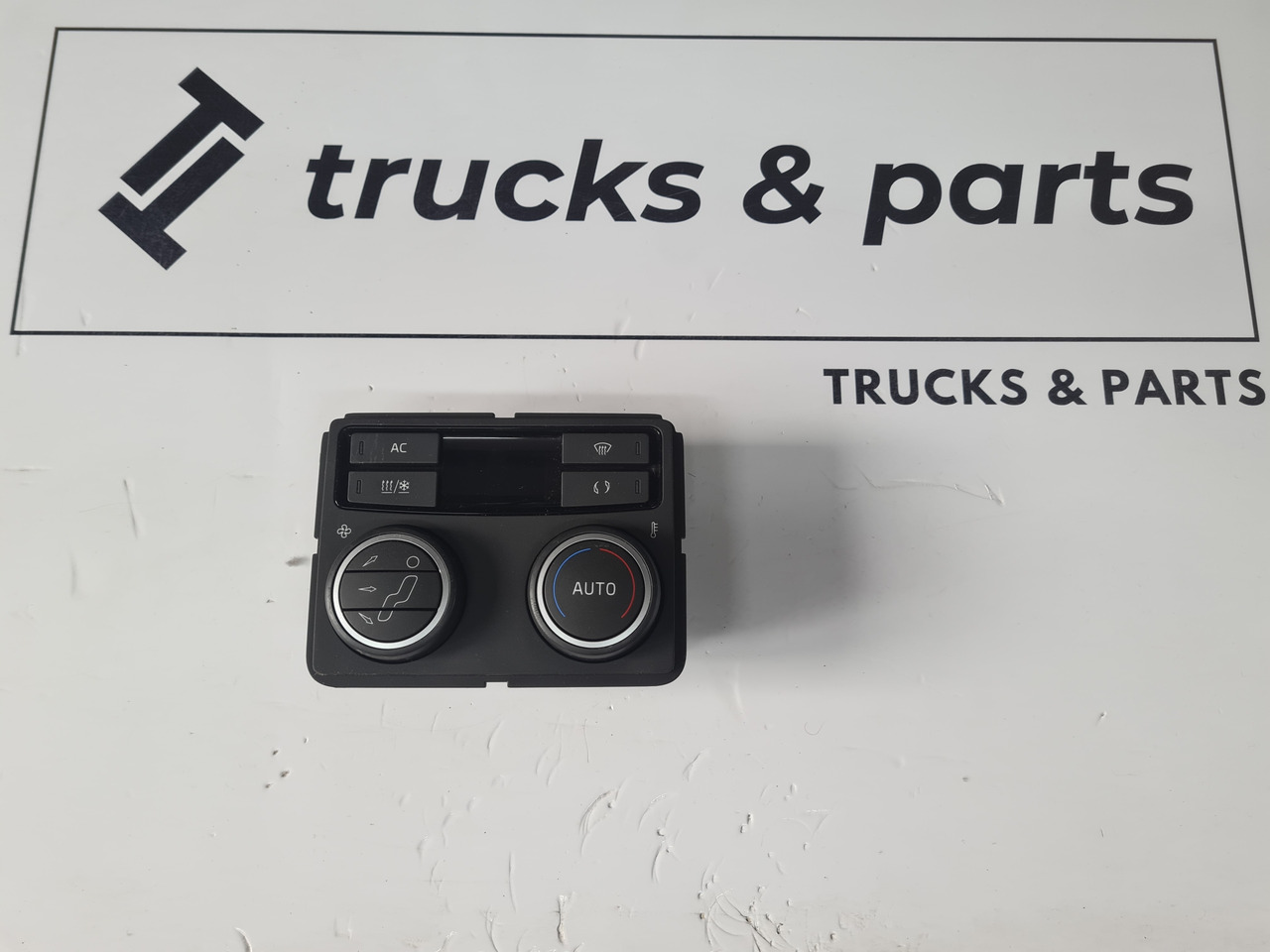 PANEL NAWIEWU OGRZEWANIA KLIMATYZACJI VOLVO FH 5 ORYGINAŁ 22711928 - Aquecimento/ Ventilação: foto 1 PANEL NAWIEWU OGRZEWANIA KLIMATYZACJI VOLVO FH 5 ORYGINAŁ 22711928 - Aquecimento/ Ventilação: foto 1