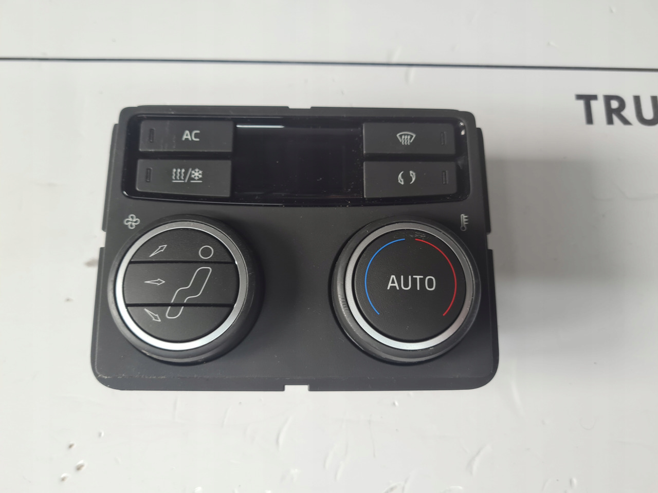 PANEL NAWIEWU OGRZEWANIA KLIMATYZACJI VOLVO FH 5 ORYGINAŁ 22711928 - Aquecimento/ Ventilação: foto 2 PANEL NAWIEWU OGRZEWANIA KLIMATYZACJI VOLVO FH 5 ORYGINAŁ 22711928 - Aquecimento/ Ventilação: foto 2