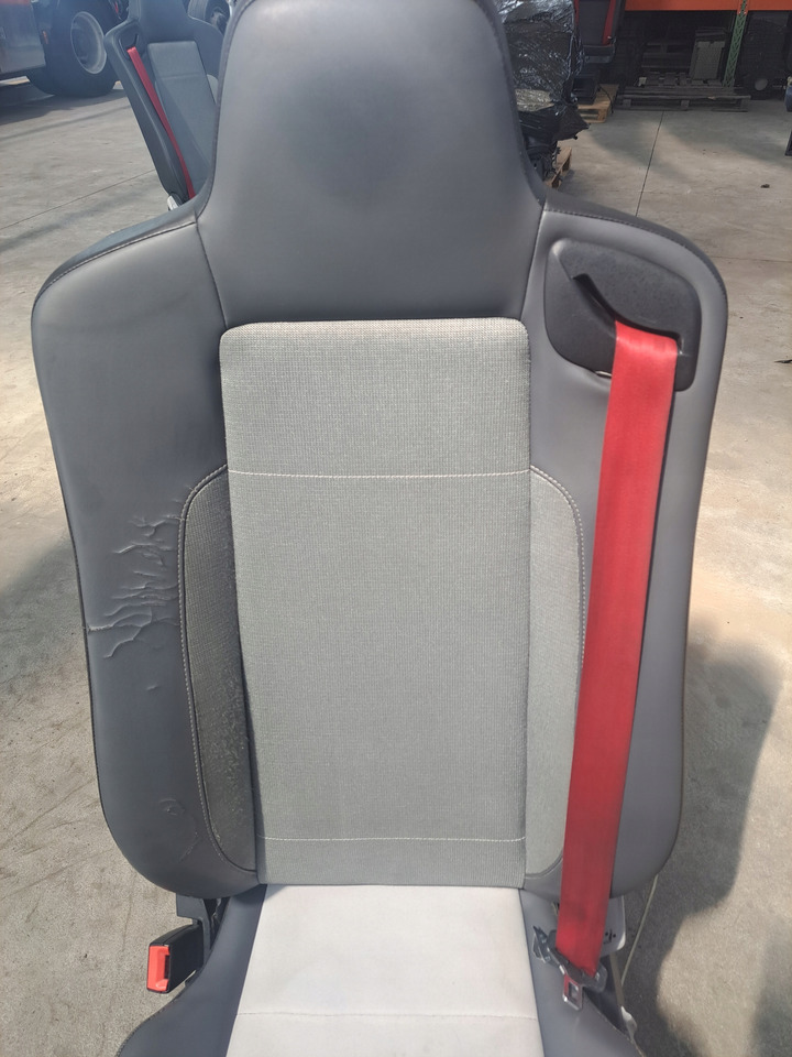 RENAULT FOTEL SIEDZENIE KIEROWCY RENAULT RANGE GAMA T C K - Banco de Caminhão: foto 3 RENAULT FOTEL SIEDZENIE KIEROWCY RENAULT RANGE GAMA T C K - Banco de Caminhão: foto 3