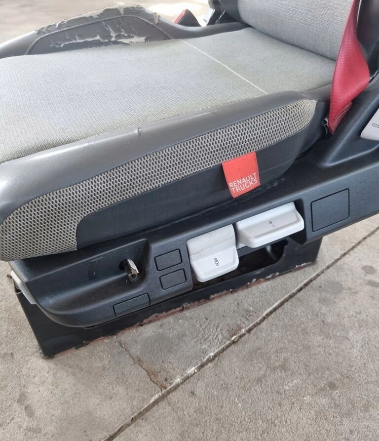 RENAULT LEWE SIEDZENIE KIEROWCY Renault RANGE GAMA T C K - Banco de Caminhão: foto 4 RENAULT LEWE SIEDZENIE KIEROWCY Renault RANGE GAMA T C K - Banco de Caminhão: foto 4