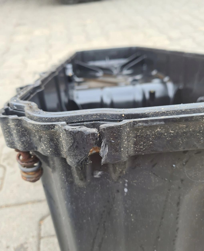 RENAULT MISA MISKA OLEJOWA SILNIKA RENAULT MAGNUM DXI 13 - Cárter de óleo de Caminhão: foto 4 RENAULT MISA MISKA OLEJOWA SILNIKA RENAULT MAGNUM DXI 13 - Cárter de óleo de Caminhão: foto 4