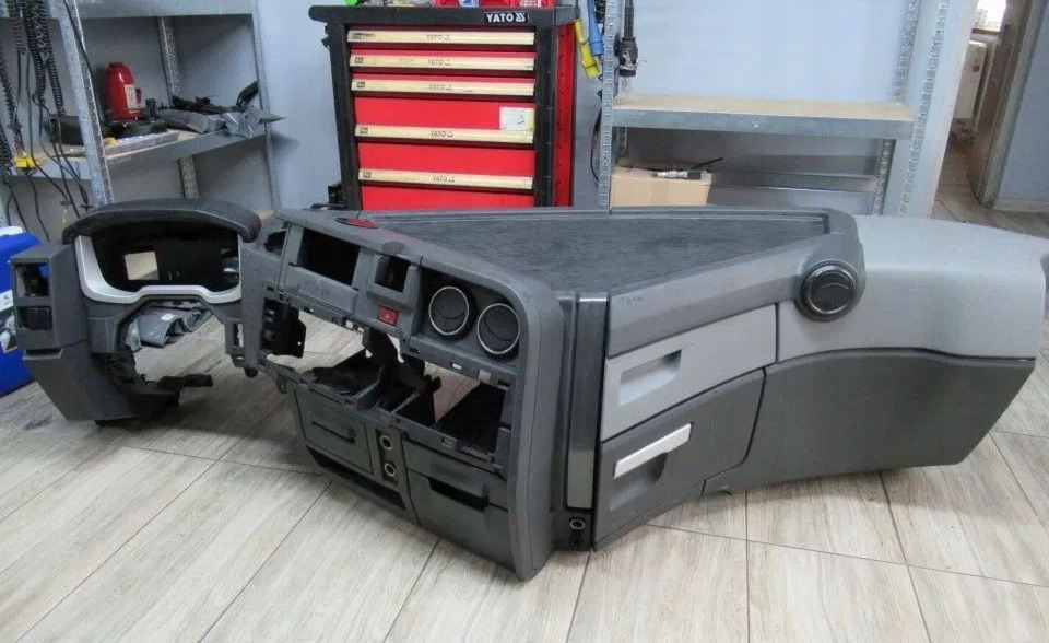 Renault KONSOLA KOKPIT DESKA RENAULT GAMA T RANGE - Painel de instrumentos de Caminhão: foto 1 Renault KONSOLA KOKPIT DESKA RENAULT GAMA T RANGE - Painel de instrumentos de Caminhão: foto 1