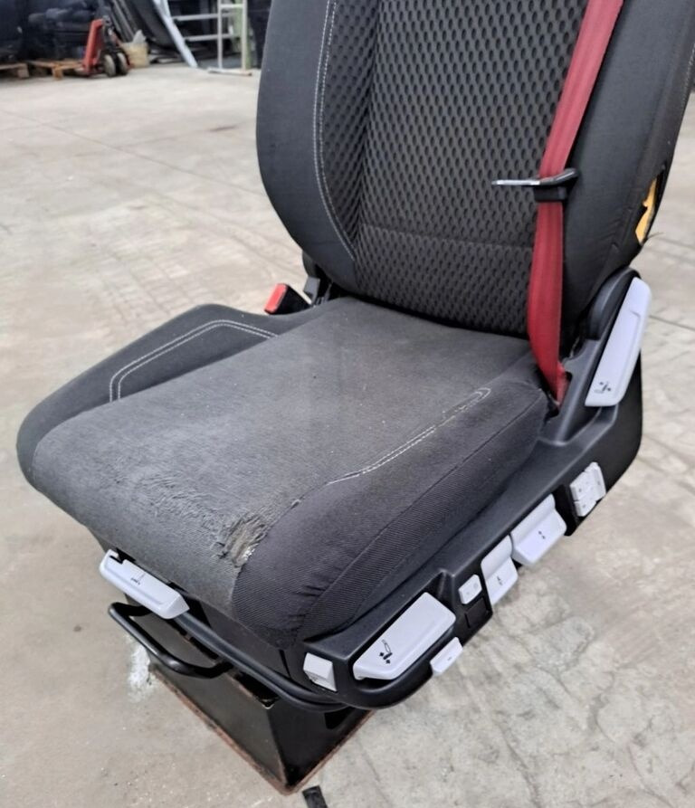 Renault SIEDZENIE KIEROWCY Renault RANGE GAMA T C K - Banco de Caminhão: foto 3 Renault SIEDZENIE KIEROWCY Renault RANGE GAMA T C K - Banco de Caminhão: foto 3