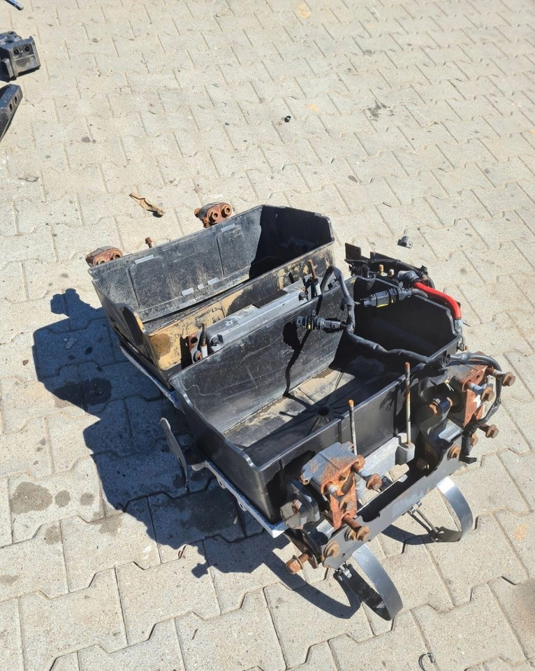 SKRZYNKA AKUMULATORÓW - TYŁ - Bateria automotiva: foto 1 SKRZYNKA AKUMULATORÓW - TYŁ - Bateria automotiva: foto 1