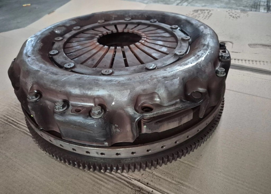 SPRZĘGŁO KOMPLETNE TARCZA DOCISK KOŁO FORD F-MAX TRUCKS 500 CARGO 3400 700 687 Numery katalogowe zamienników KAWE 7245101 - Embreagem e peças: foto 2 SPRZĘGŁO KOMPLETNE TARCZA DOCISK KOŁO FORD F-MAX TRUCKS 500 CARGO 3400 700 687 Numery katalogowe zamienników KAWE 7245101 - Embreagem e peças: foto 2