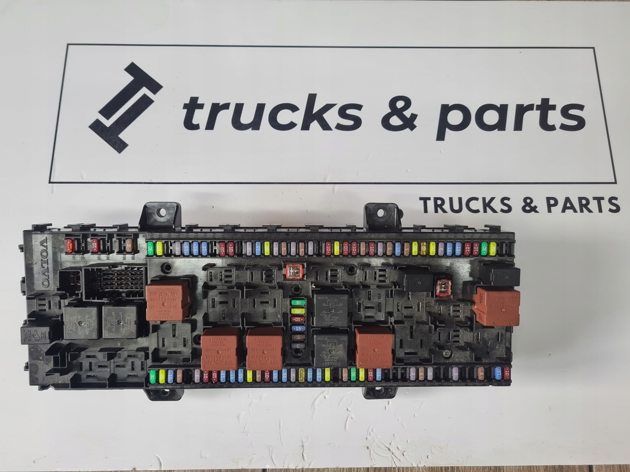 TABLICA PŁYTA SKRZYNKA BEZPIECZNIKÓW VOLVO FH 5 FM 5 FMX 23050388-P02 - Fusível: foto 1 TABLICA PŁYTA SKRZYNKA BEZPIECZNIKÓW VOLVO FH 5 FM 5 FMX 23050388-P02 - Fusível: foto 1