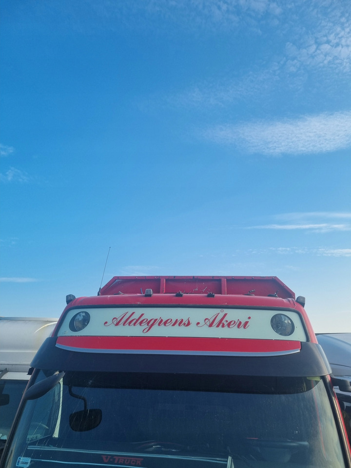 VOLVO BLENDA DASZEK OSŁONA PRZECIWSŁONECZNA MOCOWANIA VOLVO FH 13 16 LIFT - Pala sol de Caminhão: foto 1 VOLVO BLENDA DASZEK OSŁONA PRZECIWSŁONECZNA MOCOWANIA VOLVO FH 13 16 LIFT - Pala sol de Caminhão: foto 1