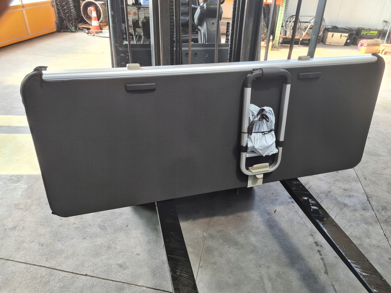 VOLVO ŁÓŻKO KOMPLETNE GÓRNE LEŻANKA MOCOWANIA - Banco de Caminhão: foto 5 VOLVO ŁÓŻKO KOMPLETNE GÓRNE LEŻANKA MOCOWANIA - Banco de Caminhão: foto 5