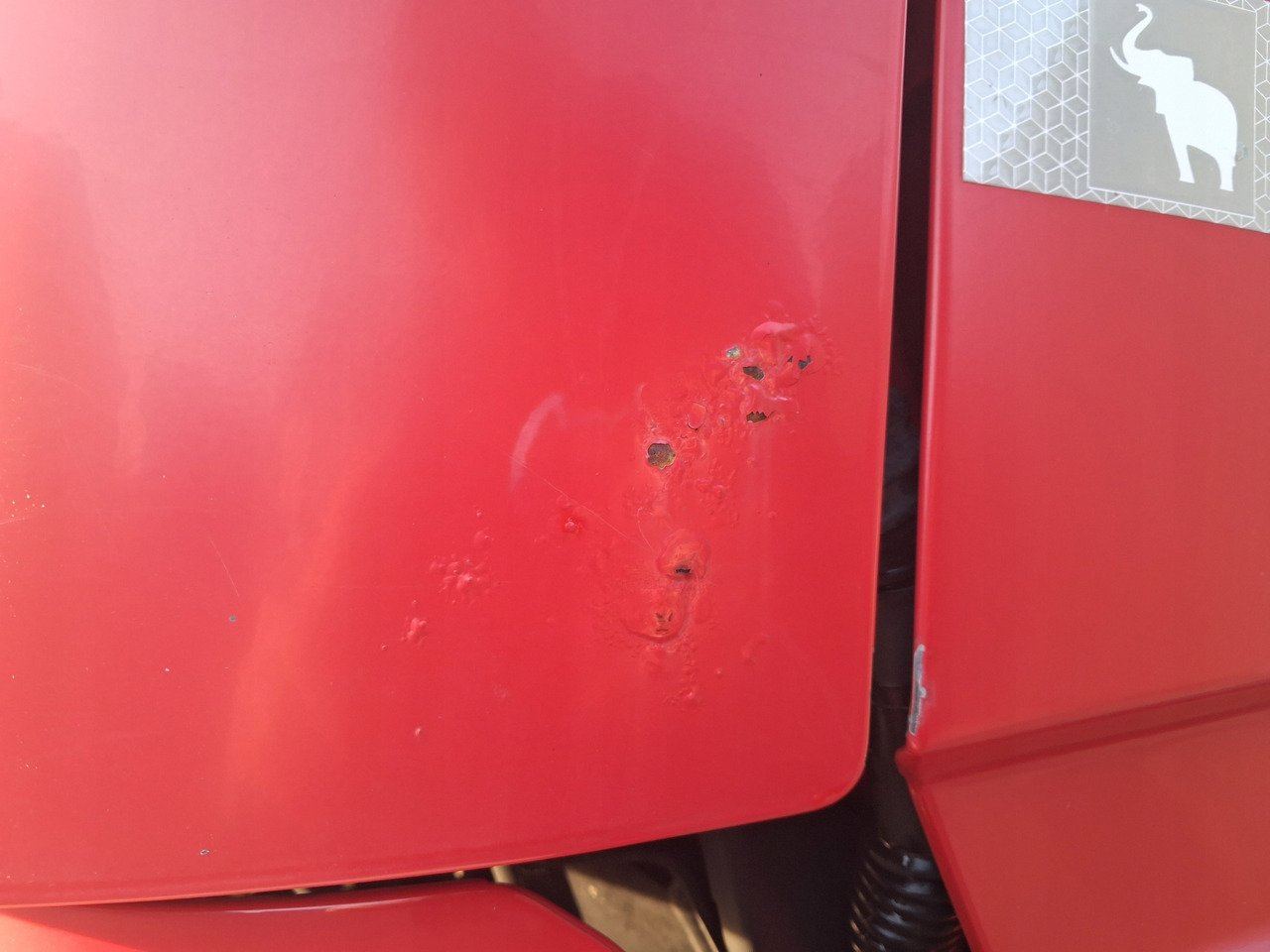 VOLVO MASKA KOMPLETNA GÓRNA ATRAPA KABINY VOLVO FM 4 FMX EURO 6 - Capô de Caminhão: foto 3 VOLVO MASKA KOMPLETNA GÓRNA ATRAPA KABINY VOLVO FM 4 FMX EURO 6 - Capô de Caminhão: foto 3