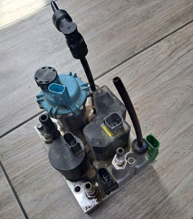 VOLVO POMPA ADBLUE MODUŁ VOLVO FH 4 FM 4 FMX 4 RENAULT RANGE GAMA T C K - Silenciador/ Sistema de escape de Caminhão: foto 1 VOLVO POMPA ADBLUE MODUŁ VOLVO FH 4 FM 4 FMX 4 RENAULT RANGE GAMA T C K - Silenciador/ Sistema de escape de Caminhão: foto 1