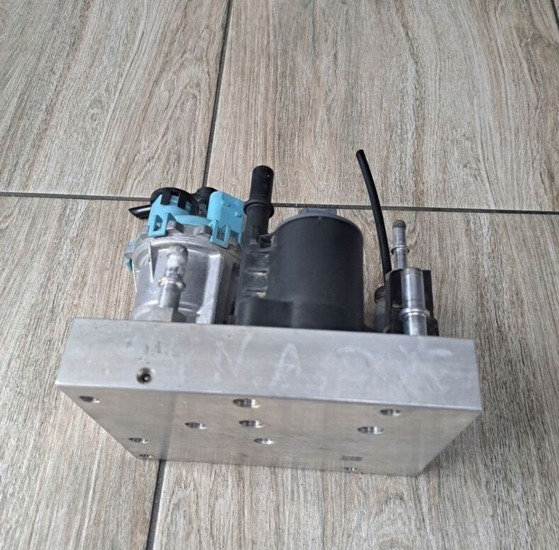 VOLVO POMPA ADBLUE MODUŁ VOLVO FH 4 FM 4 FMX 4 RENAULT RANGE GAMA T C K - Silenciador/ Sistema de escape de Caminhão: foto 2 VOLVO POMPA ADBLUE MODUŁ VOLVO FH 4 FM 4 FMX 4 RENAULT RANGE GAMA T C K - Silenciador/ Sistema de escape de Caminhão: foto 2