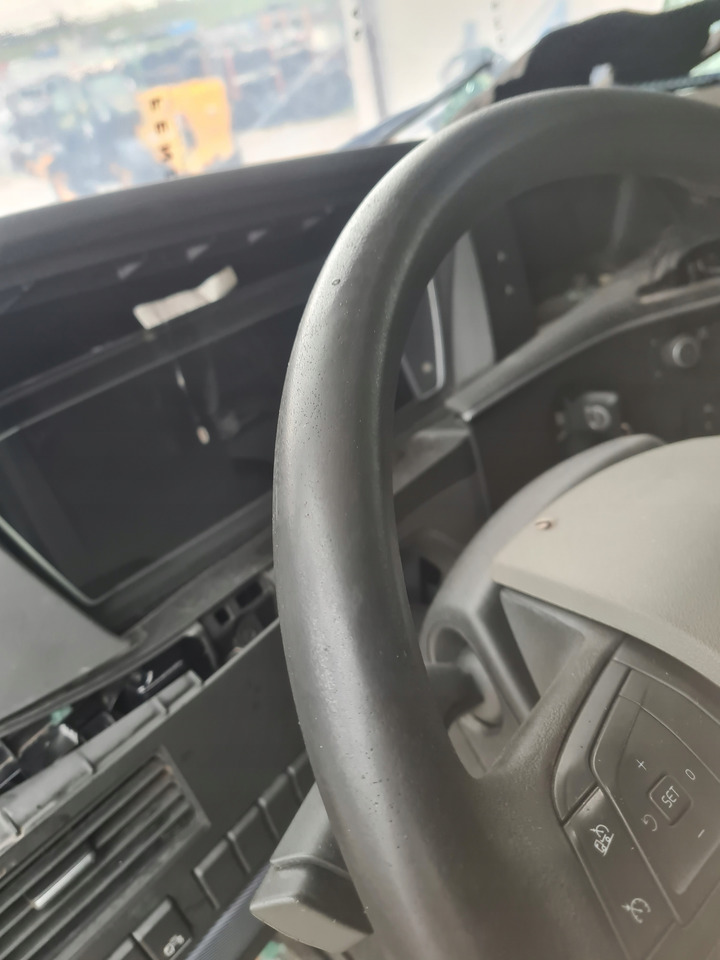 VOLVO WIELOFUNKCYJNA KOMPLETNA - Volante de direção de Caminhão: foto 4 VOLVO WIELOFUNKCYJNA KOMPLETNA - Volante de direção de Caminhão: foto 4