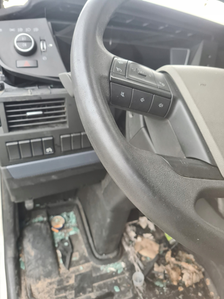VOLVO WIELOFUNKCYJNA KOMPLETNA - Volante de direção de Caminhão: foto 5 VOLVO WIELOFUNKCYJNA KOMPLETNA - Volante de direção de Caminhão: foto 5