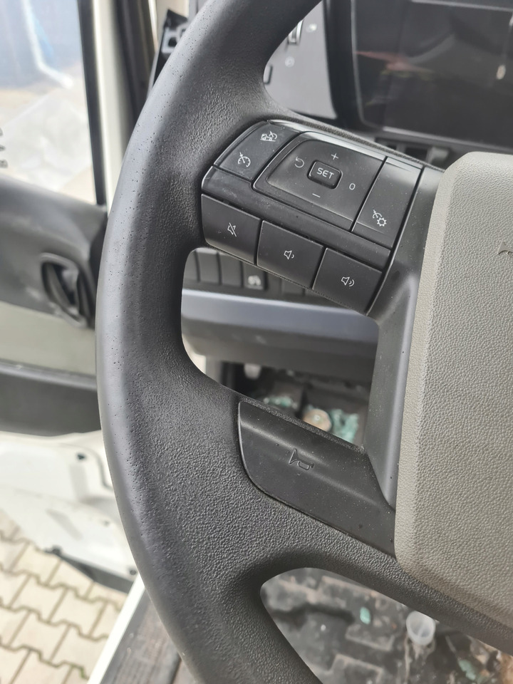VOLVO WIELOFUNKCYJNA KOMPLETNA - Volante de direção de Caminhão: foto 2 VOLVO WIELOFUNKCYJNA KOMPLETNA - Volante de direção de Caminhão: foto 2
