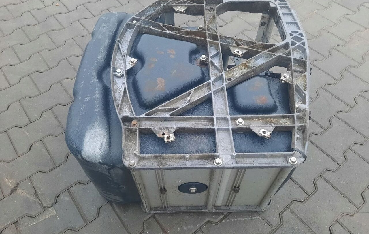 VOLVO ZBIORNIK ADBLUE RENAULT GAMA RANGE K C T VOLVO FH 4 FM 4 FMX FH 5 FM 5 - Tanque para AdBlue de Caminhão: foto 4 VOLVO ZBIORNIK ADBLUE RENAULT GAMA RANGE K C T VOLVO FH 4 FM 4 FMX FH 5 FM 5 - Tanque para AdBlue de Caminhão: foto 4