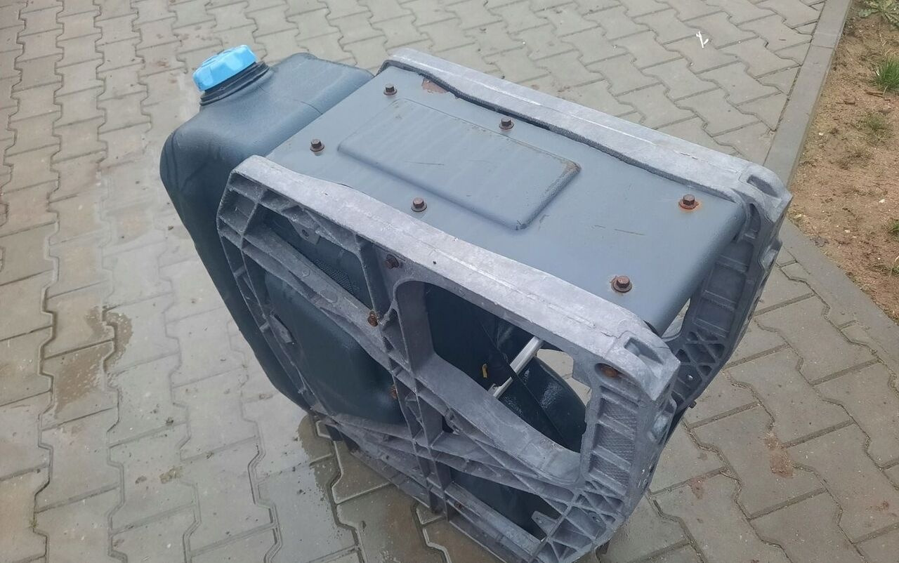 VOLVO ZBIORNIK ADBLUE RENAULT GAMA RANGE T K C VOLVO FH 4 FM 4 FMX FH 5 FM 5 - Tanque para AdBlue de Caminhão: foto 2 VOLVO ZBIORNIK ADBLUE RENAULT GAMA RANGE T K C VOLVO FH 4 FM 4 FMX FH 5 FM 5 - Tanque para AdBlue de Caminhão: foto 2