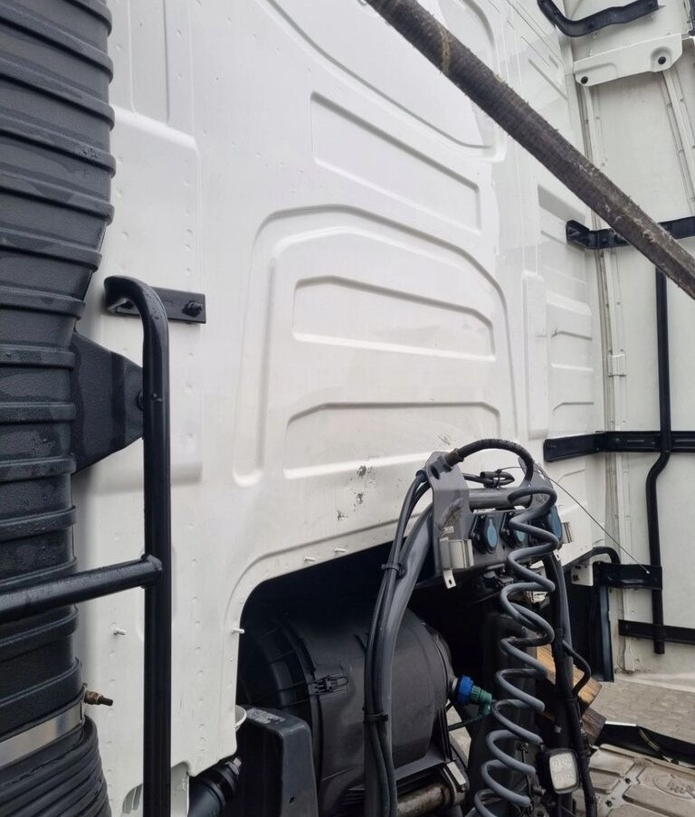 Volvo-ABG VOLVO FH 4 EURO 6 GLOBETROTTER 2018 ROK Volvo VOLVO FH 4 EURO 6 GLOBETROTTER 2018 ROK - Cabine de Caminhão: foto 4 Volvo-ABG VOLVO FH 4 EURO 6 GLOBETROTTER 2018 ROK Volvo VOLVO FH 4 EURO 6 GLOBETROTTER 2018 ROK - Cabine de Caminhão: foto 4