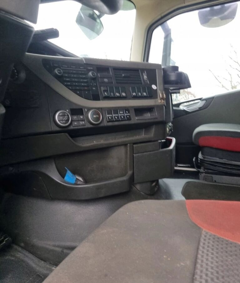 Volvo-ABG VOLVO FH 4 EURO 6 GLOBETROTTER 2018 ROK Volvo VOLVO FH 4 EURO 6 GLOBETROTTER 2018 ROK - Cabine de Caminhão: foto 3 Volvo-ABG VOLVO FH 4 EURO 6 GLOBETROTTER 2018 ROK Volvo VOLVO FH 4 EURO 6 GLOBETROTTER 2018 ROK - Cabine de Caminhão: foto 3