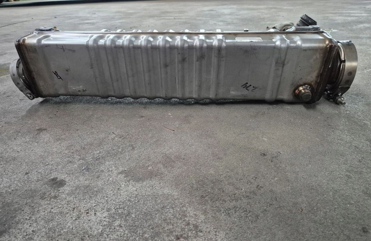 Volvo CHŁODNICZKA SPALIN EGR FH 4 FH 16 D16K EURO6 21968564   Volvo VOLVO FH 16 D16K - Intercooler de Caminhão: foto 1 Volvo CHŁODNICZKA SPALIN EGR FH 4 FH 16 D16K EURO6 21968564   Volvo VOLVO FH 16 D16K - Intercooler de Caminhão: foto 1