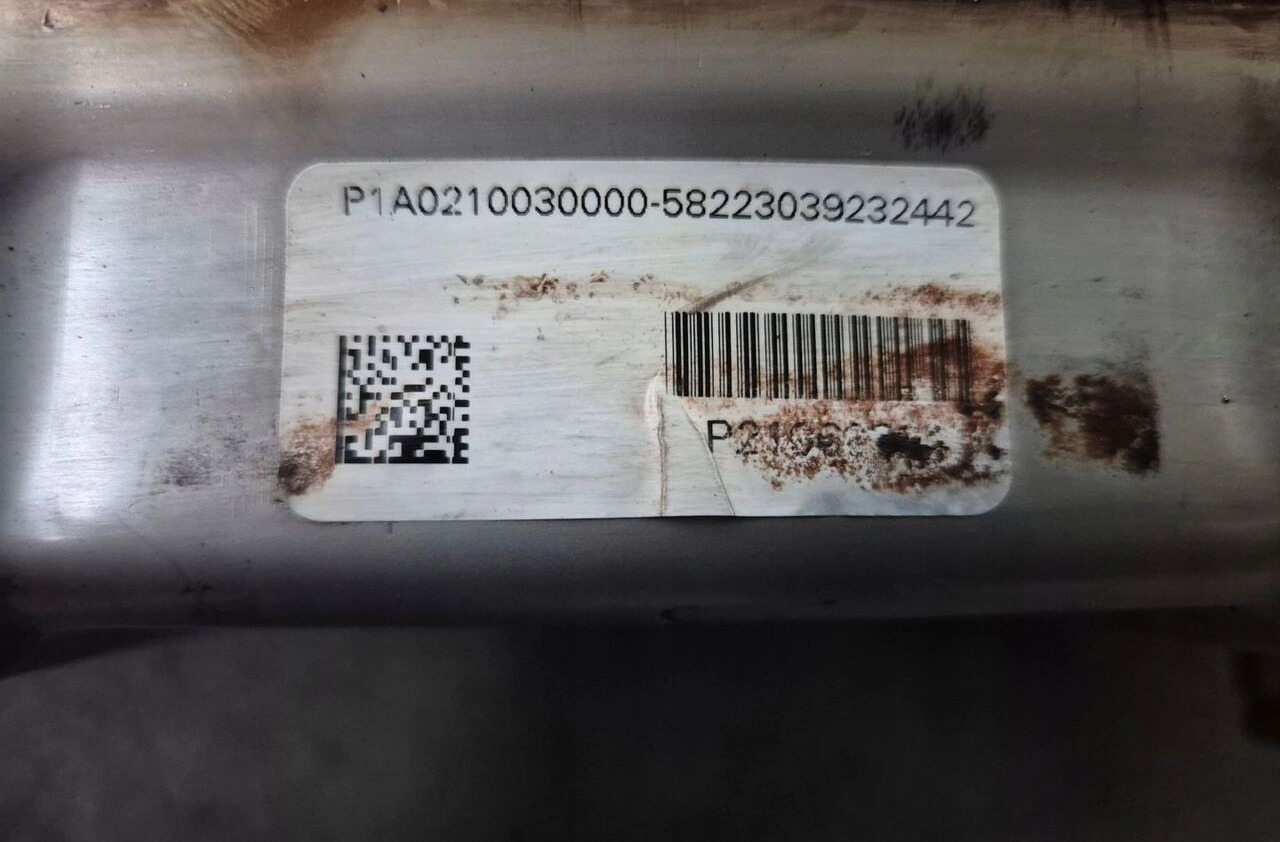 Volvo CHŁODNICZKA SPALIN EGR FH 4 FH 16 D16K EURO6 21968564   Volvo VOLVO FH 16 D16K - Intercooler de Caminhão: foto 5 Volvo CHŁODNICZKA SPALIN EGR FH 4 FH 16 D16K EURO6 21968564   Volvo VOLVO FH 16 D16K - Intercooler de Caminhão: foto 5