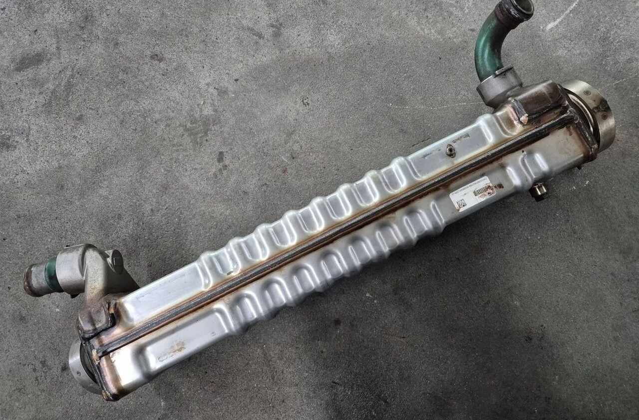 Volvo CHŁODNICZKA SPALIN EGR FH 4 FH 16 D16K EURO6 21968564   Volvo VOLVO FH 16 D16K - Intercooler de Caminhão: foto 4 Volvo CHŁODNICZKA SPALIN EGR FH 4 FH 16 D16K EURO6 21968564   Volvo VOLVO FH 16 D16K - Intercooler de Caminhão: foto 4