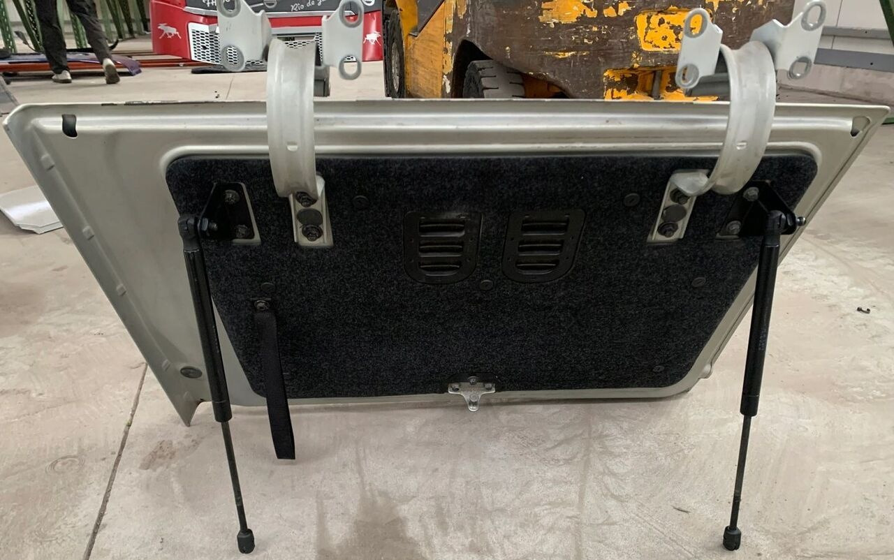 Volvo FH 4 - Carroceria e exterior de Caminhão: foto 2 Volvo FH 4 - Carroceria e exterior de Caminhão: foto 2