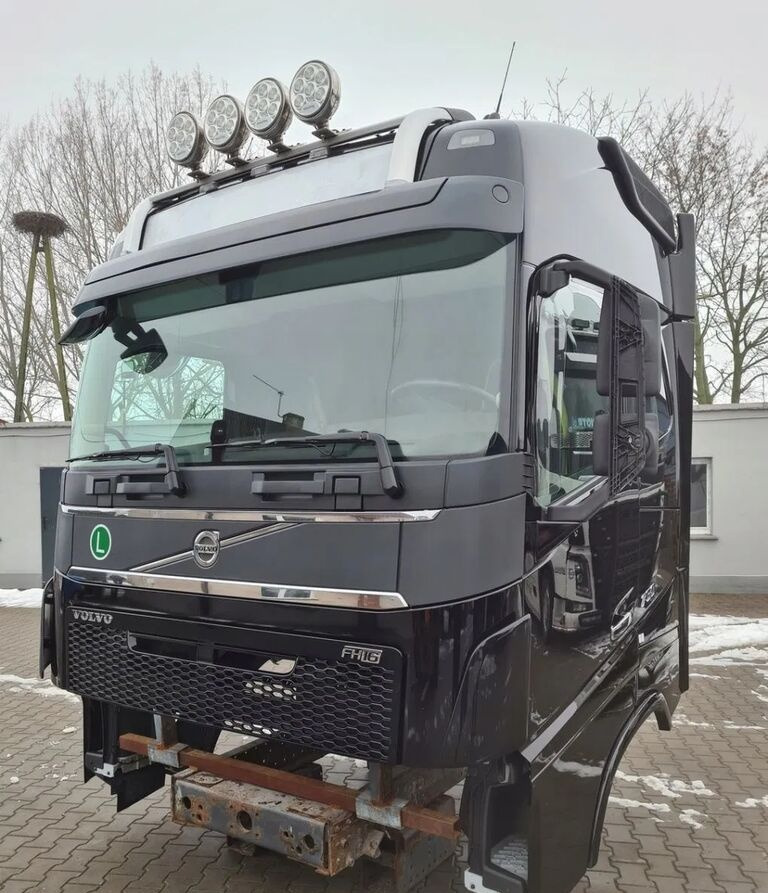 Volvo KOMPLETNA FH 16 750 EURO 6 GLOBETROTTER 2018 ROK Volvo VOLVO FH 16 750 EURO 6 GLOBETROTTER 2018 ROK - Cabine de Caminhão: foto 4 Volvo KOMPLETNA FH 16 750 EURO 6 GLOBETROTTER 2018 ROK Volvo VOLVO FH 16 750 EURO 6 GLOBETROTTER 2018 ROK - Cabine de Caminhão: foto 4