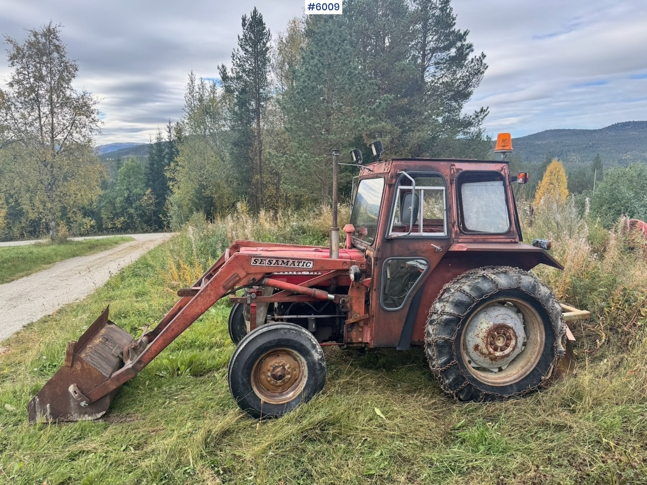 1971 Massey-Ferguson 135 incl. front loader, bucket, rear scraper, and log splitter/firewood machine - Trator: foto 4 1971 Massey-Ferguson 135 incl. front loader, bucket, rear scraper, and log splitter/firewood machine - Trator: foto 4