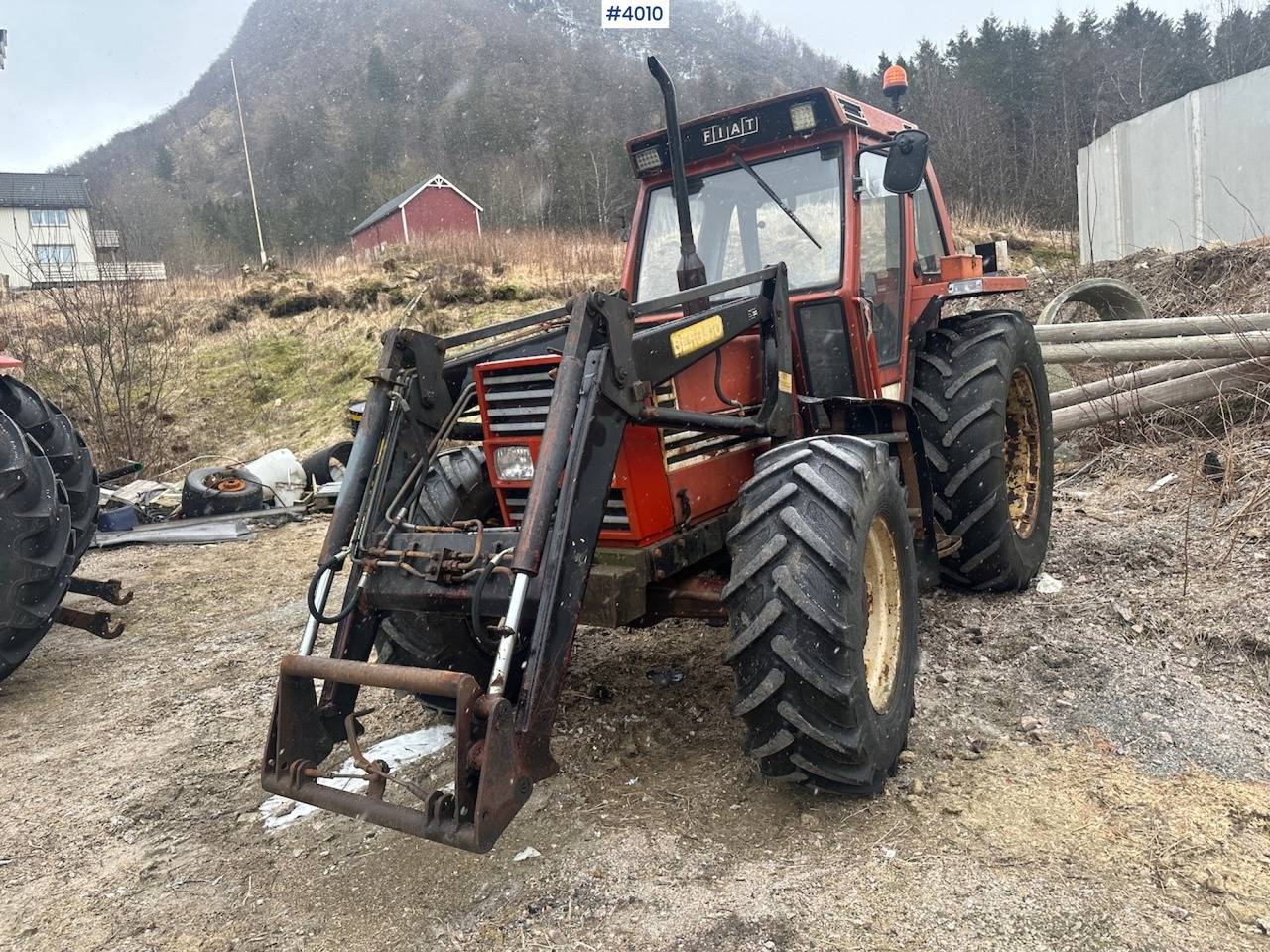 1982 Fiat 780 DT w/ front loader, snow shovel, chains, top link, triangle and extra set of twin wheels. - Trator: foto 2 1982 Fiat 780 DT w/ front loader, snow shovel, chains, top link, triangle and extra set of twin wheels. - Trator: foto 2