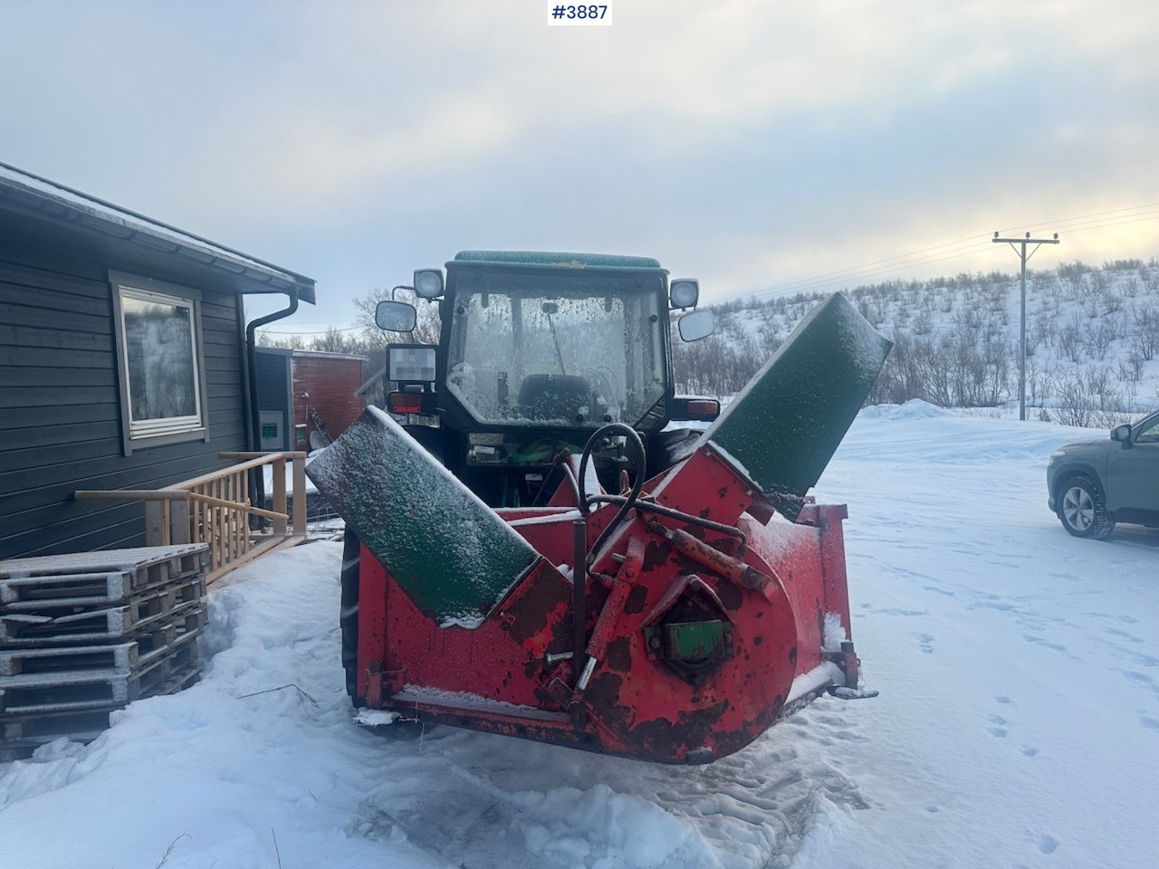 1987 John Deere Power Synchron 2450 4x4 w/ Quicke 4300 front loader, snow blower and gravel bucket. WATCH VIDEO. - Trator: foto 4 1987 John Deere Power Synchron 2450 4x4 w/ Quicke 4300 front loader, snow blower and gravel bucket. WATCH VIDEO. - Trator: foto 4