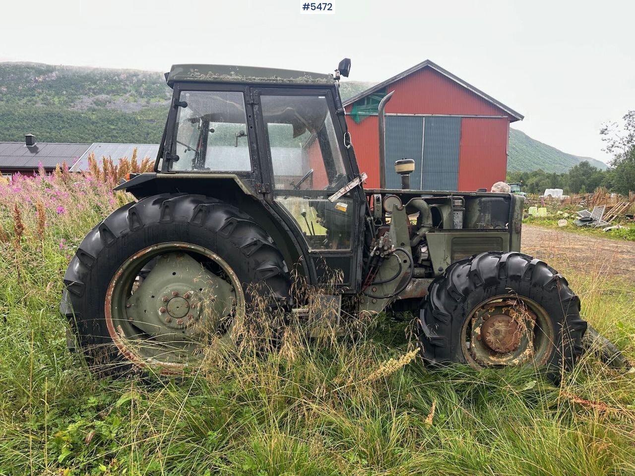 1988 Massey-Ferguson 375 tractor w/ front loader, earthmoving bucket and snow bucket. - Trator: foto 4 1988 Massey-Ferguson 375 tractor w/ front loader, earthmoving bucket and snow bucket. - Trator: foto 4